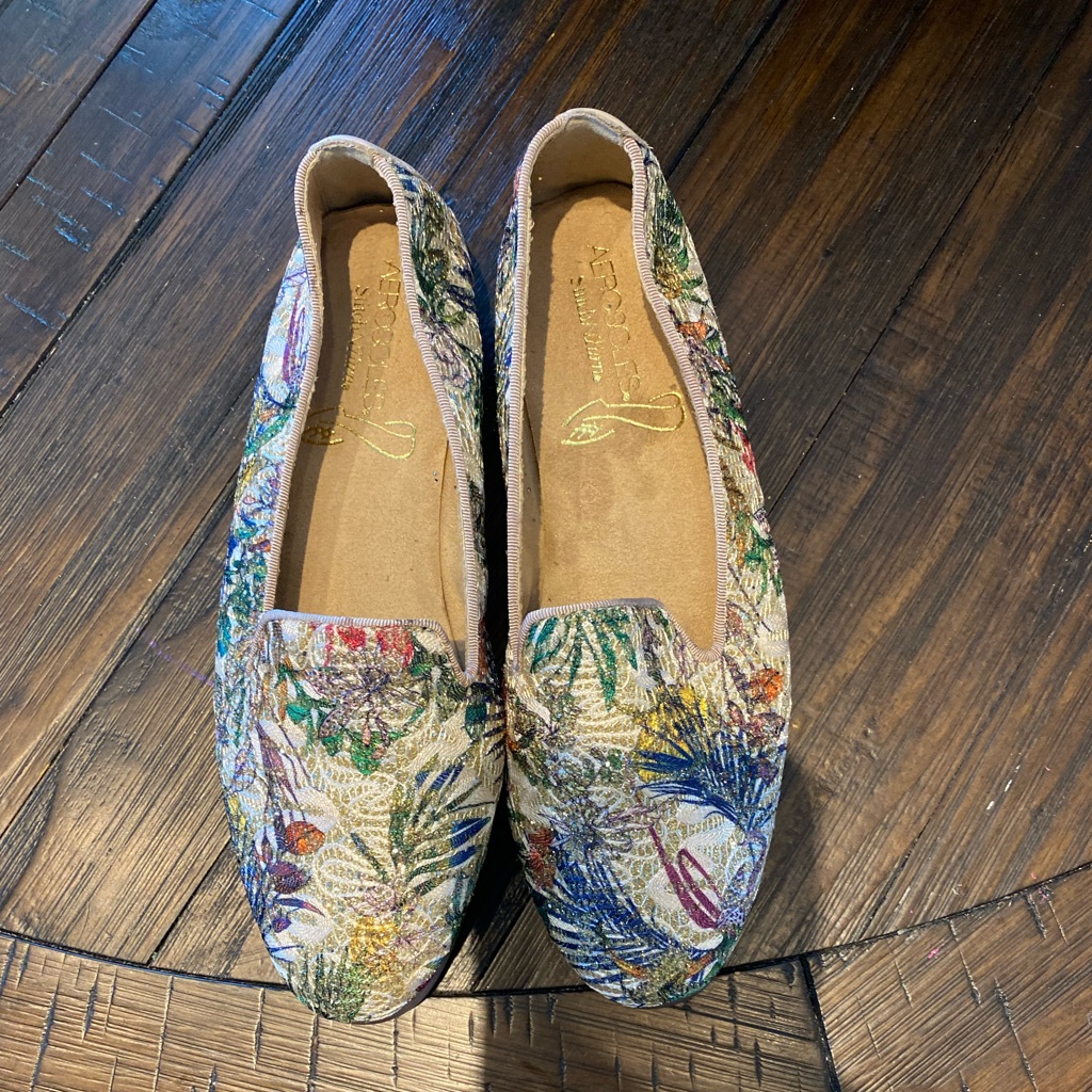 Aerosols Brocade Botanical Flowers Motif W/ Metallic Gold Loafers, Size 7.5/8